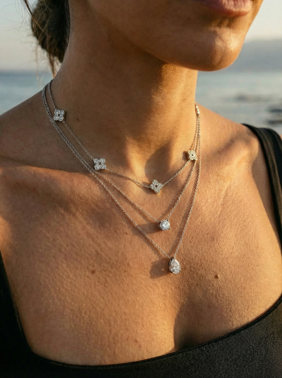 הסט שרשראות של נויה